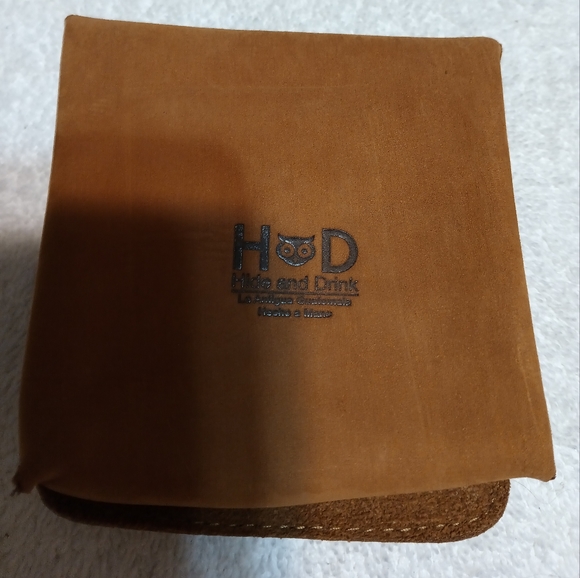 Hide and Drink squared fold coin purse NWOT. 100%leather. - Picture 3 of 6